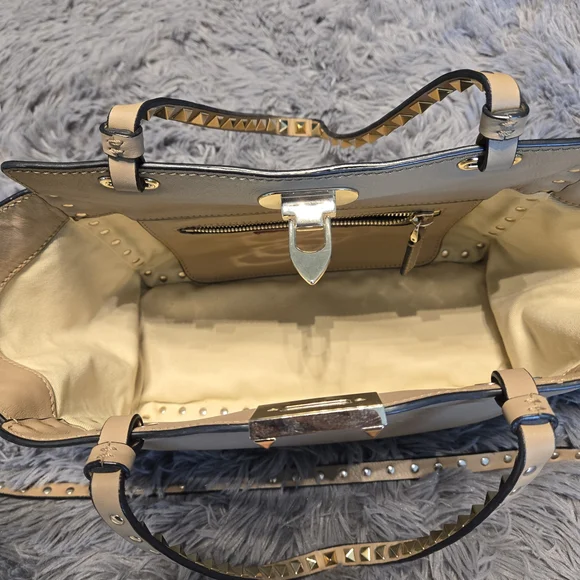 Valentino Garavani Beige Studded Shoulder Bag - Picture 5 of 8